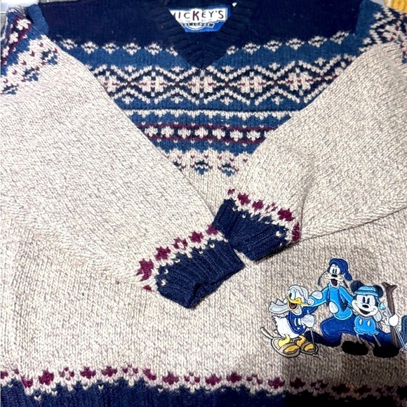 🏔️Rare 1990's Vintage Disney Ski Lodge Cream and Blue V-Neck Sweaters 100% Wool - Picture 2 of 16